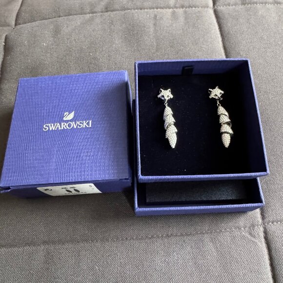 New in Box! Authentic Swarovski Fox Crystal Drop Earrings Silver-Tone - Picture 5 of 6